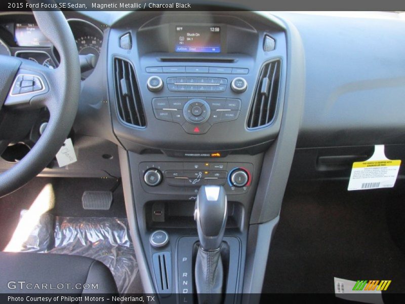 Magnetic Metallic / Charcoal Black 2015 Ford Focus SE Sedan