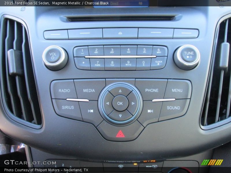 Magnetic Metallic / Charcoal Black 2015 Ford Focus SE Sedan