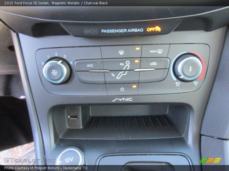 Magnetic Metallic / Charcoal Black 2015 Ford Focus SE Sedan