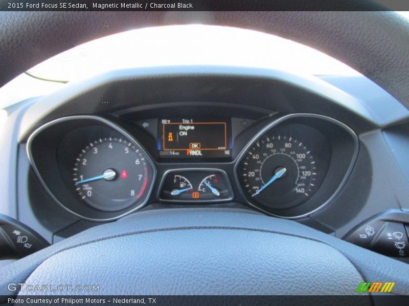 Magnetic Metallic / Charcoal Black 2015 Ford Focus SE Sedan