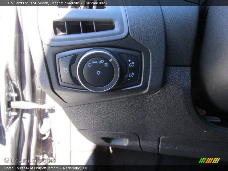 Magnetic Metallic / Charcoal Black 2015 Ford Focus SE Sedan