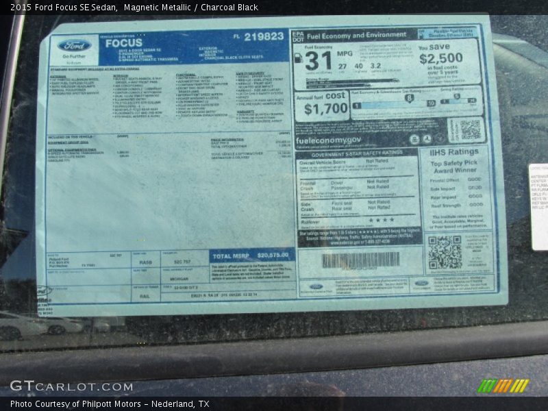 Magnetic Metallic / Charcoal Black 2015 Ford Focus SE Sedan