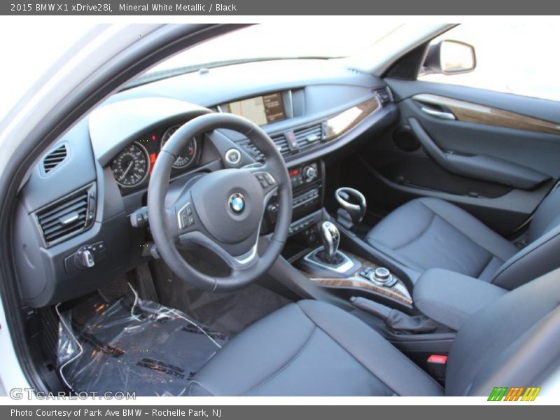 Mineral White Metallic / Black 2015 BMW X1 xDrive28i