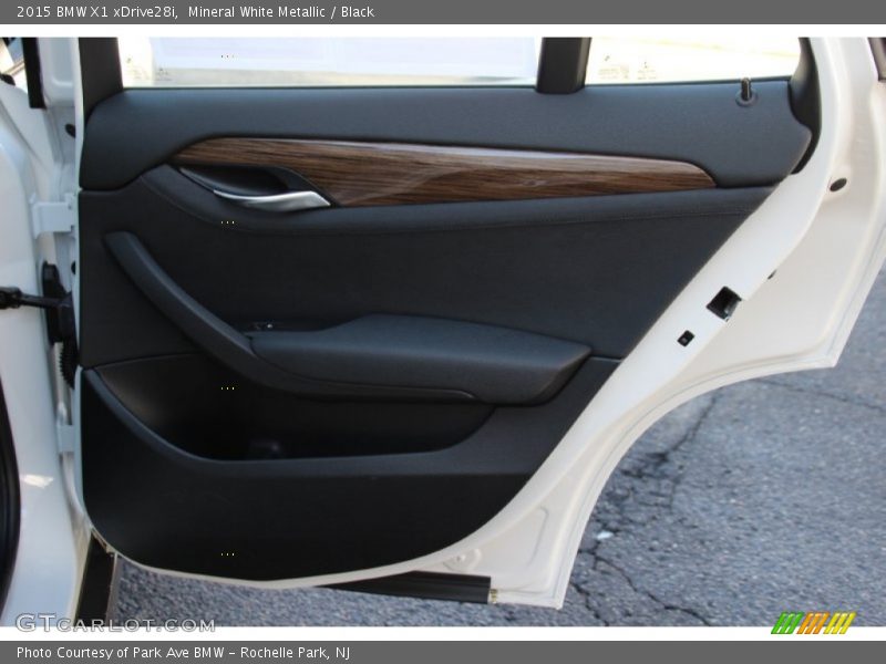 Mineral White Metallic / Black 2015 BMW X1 xDrive28i
