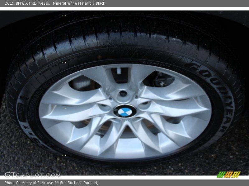 Mineral White Metallic / Black 2015 BMW X1 xDrive28i