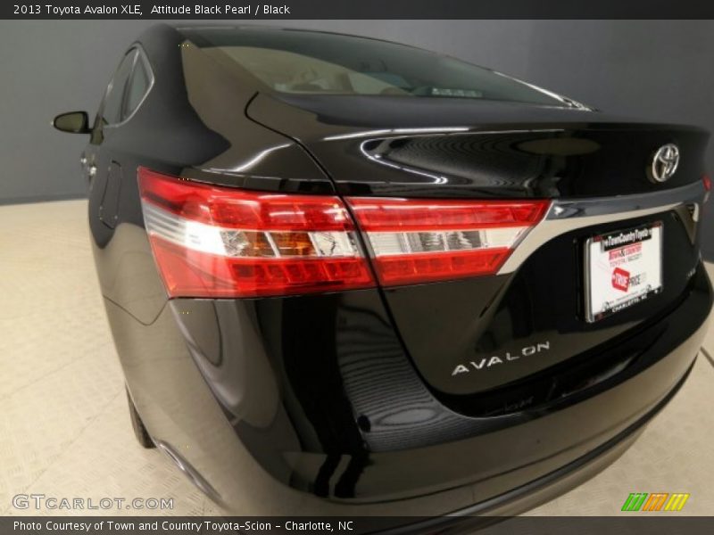 Attitude Black Pearl / Black 2013 Toyota Avalon XLE