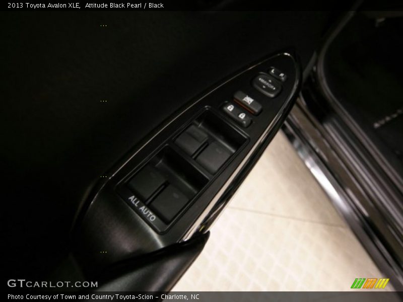 Attitude Black Pearl / Black 2013 Toyota Avalon XLE