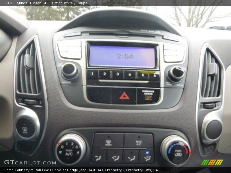 Cotton White / Taupe 2010 Hyundai Tucson GLS