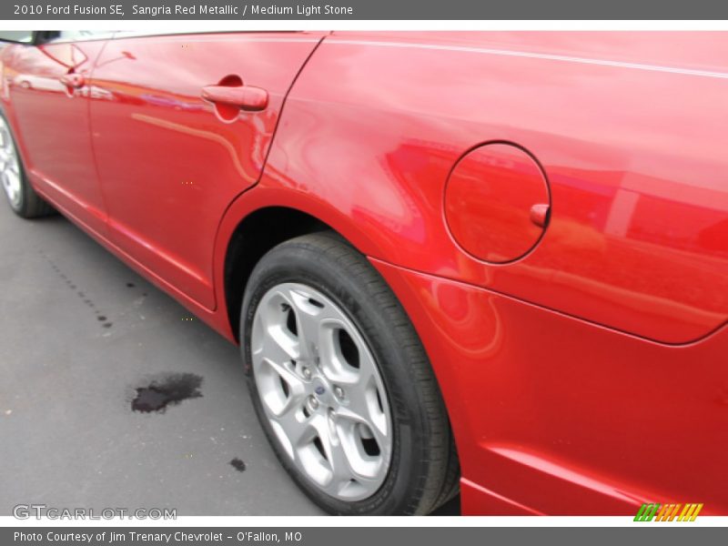 Sangria Red Metallic / Medium Light Stone 2010 Ford Fusion SE