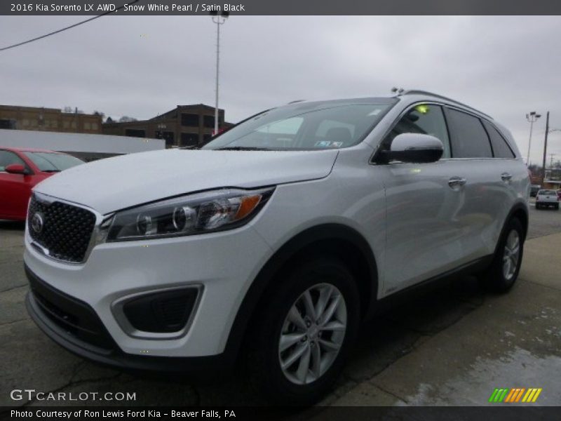 Front 3/4 View of 2016 Sorento LX AWD