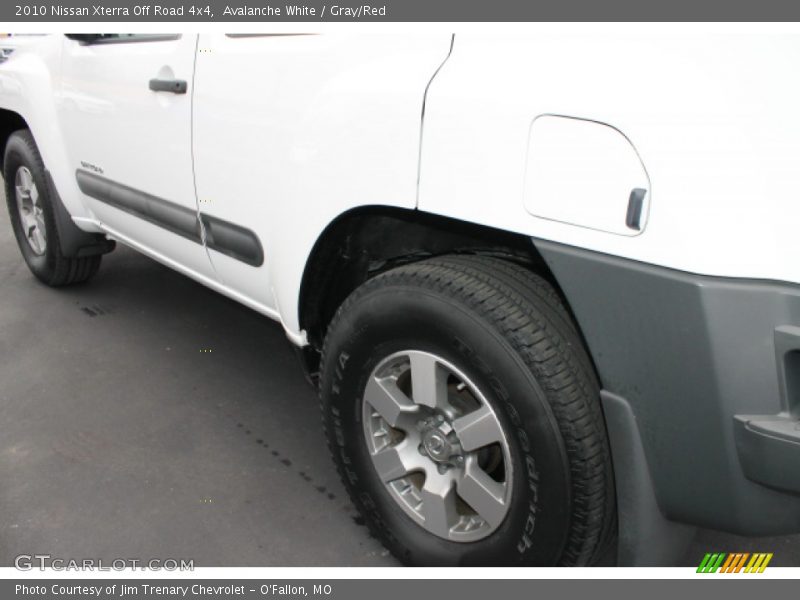 Avalanche White / Gray/Red 2010 Nissan Xterra Off Road 4x4