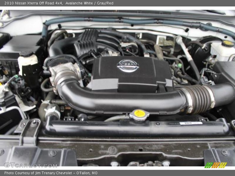 Avalanche White / Gray/Red 2010 Nissan Xterra Off Road 4x4