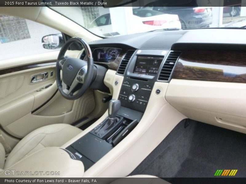 Tuxedo Black Metallic / Dune 2015 Ford Taurus Limited