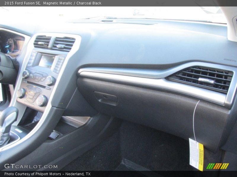 Magnetic Metallic / Charcoal Black 2015 Ford Fusion SE