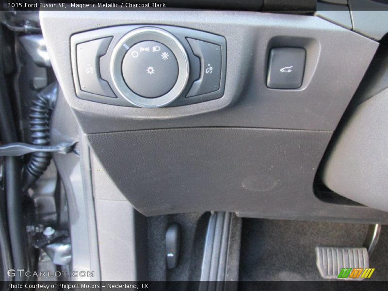 Magnetic Metallic / Charcoal Black 2015 Ford Fusion SE