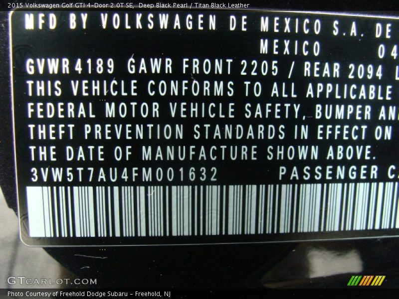 Deep Black Pearl / Titan Black Leather 2015 Volkswagen Golf GTI 4-Door 2.0T SE