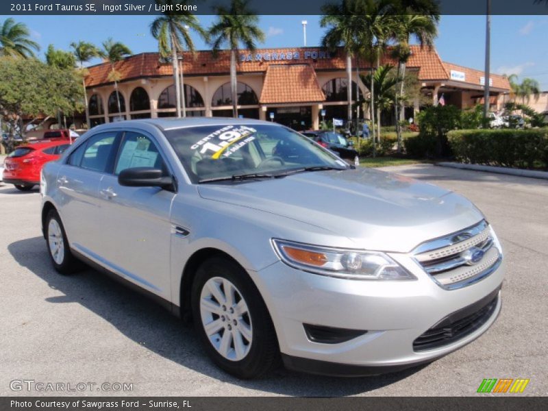 Ingot Silver / Light Stone 2011 Ford Taurus SE