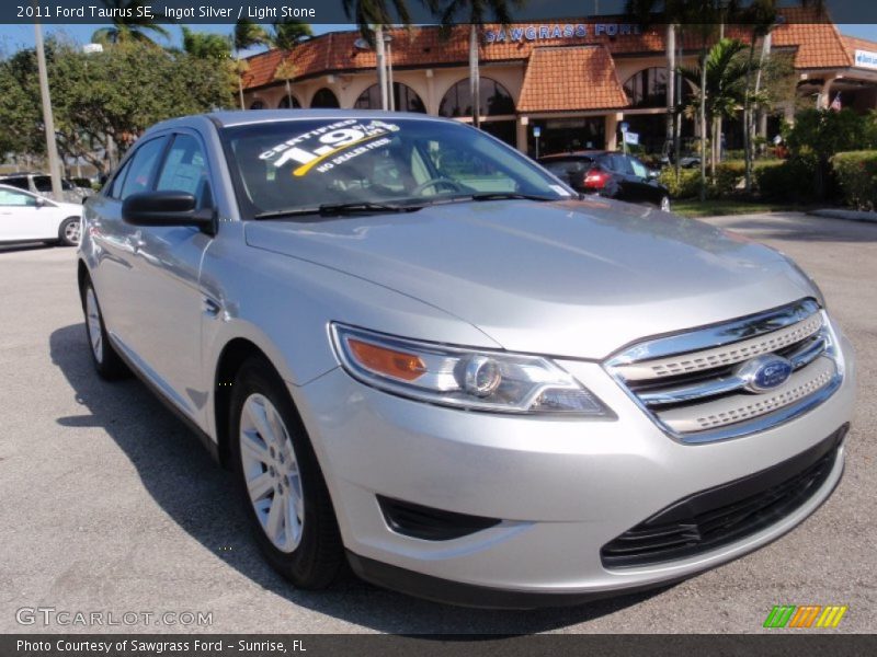 Ingot Silver / Light Stone 2011 Ford Taurus SE