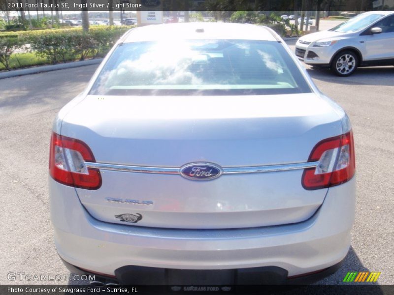 Ingot Silver / Light Stone 2011 Ford Taurus SE