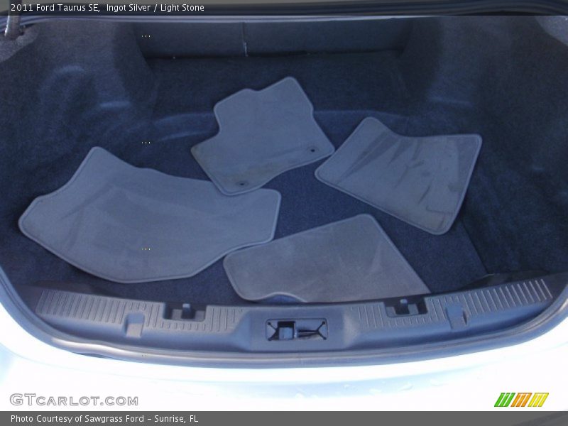 Ingot Silver / Light Stone 2011 Ford Taurus SE