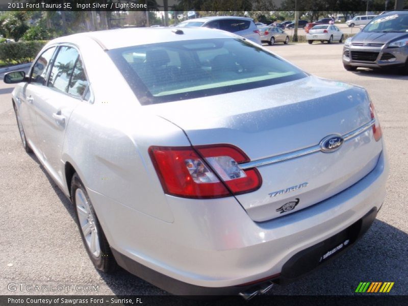 Ingot Silver / Light Stone 2011 Ford Taurus SE