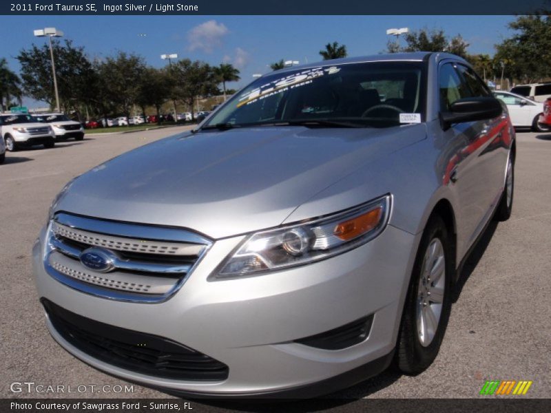 Ingot Silver / Light Stone 2011 Ford Taurus SE