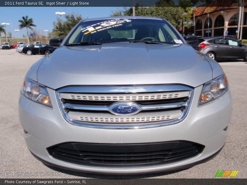 Ingot Silver / Light Stone 2011 Ford Taurus SE