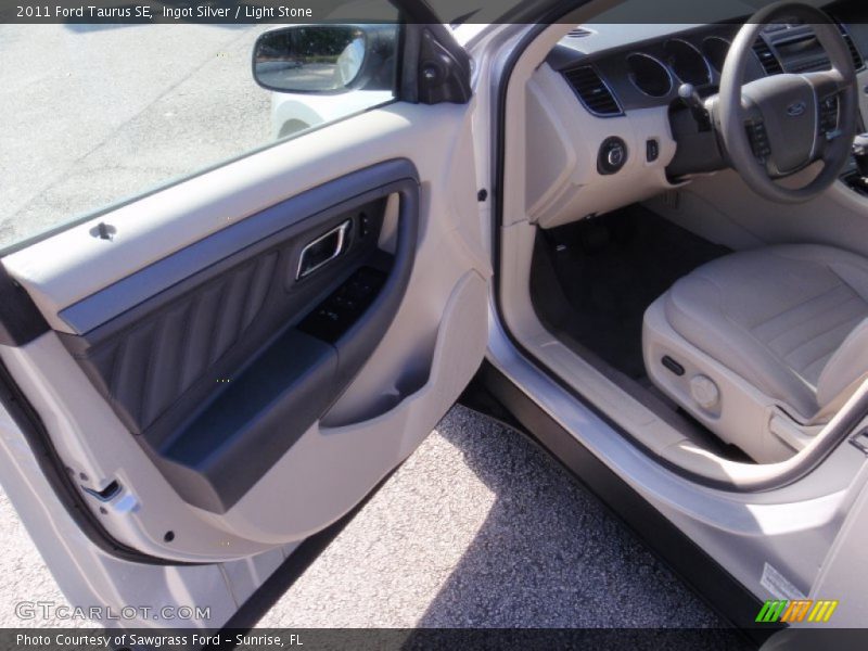 Ingot Silver / Light Stone 2011 Ford Taurus SE