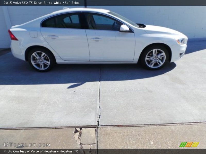 Ice White / Soft Beige 2015 Volvo S60 T5 Drive-E