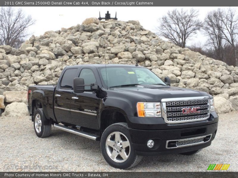 Front 3/4 View of 2011 Sierra 2500HD Denali Crew Cab 4x4