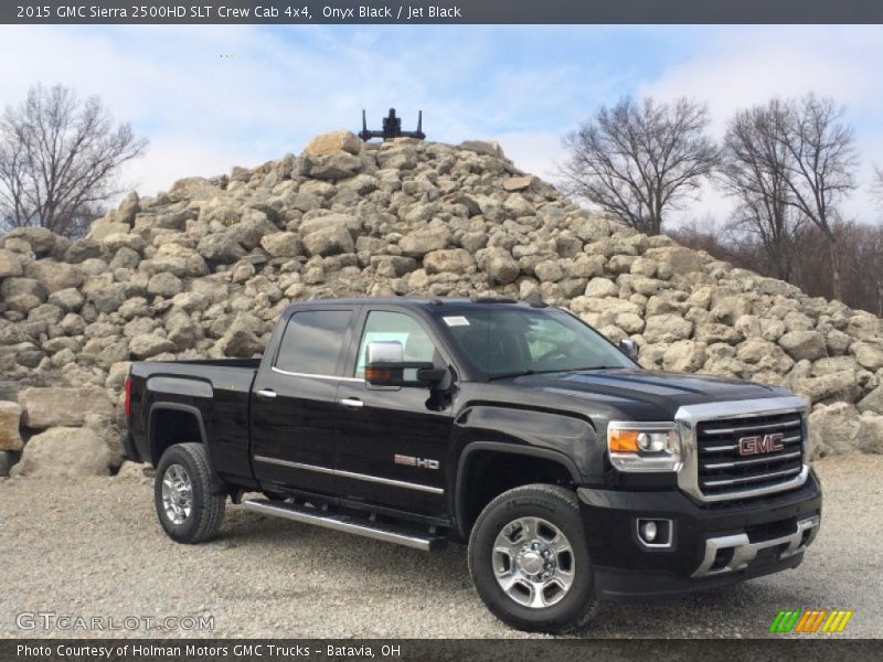 Front 3/4 View of 2015 Sierra 2500HD SLT Crew Cab 4x4