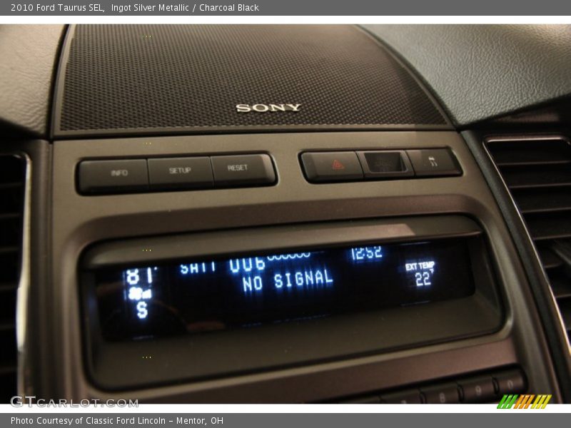 Ingot Silver Metallic / Charcoal Black 2010 Ford Taurus SEL