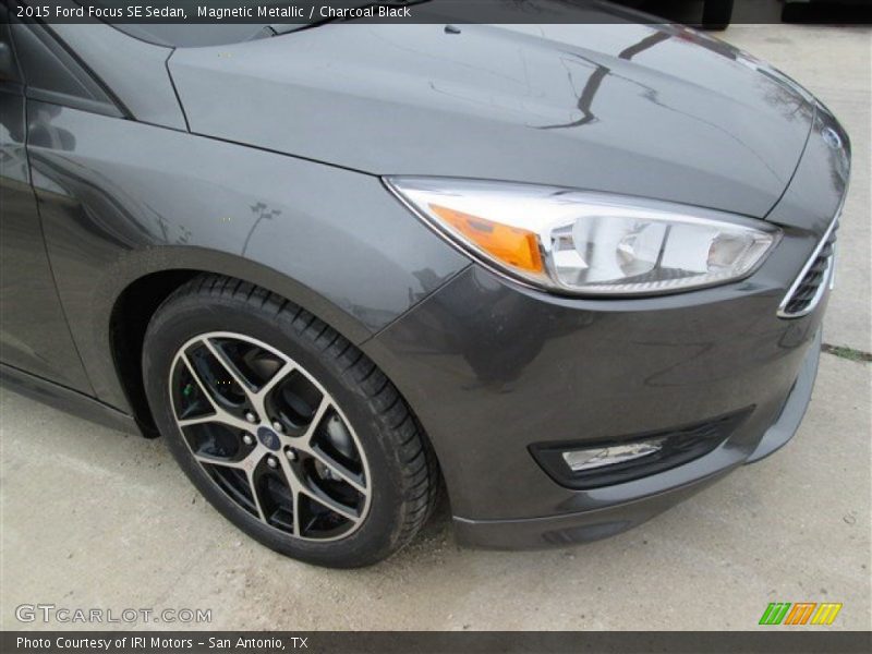 Magnetic Metallic / Charcoal Black 2015 Ford Focus SE Sedan