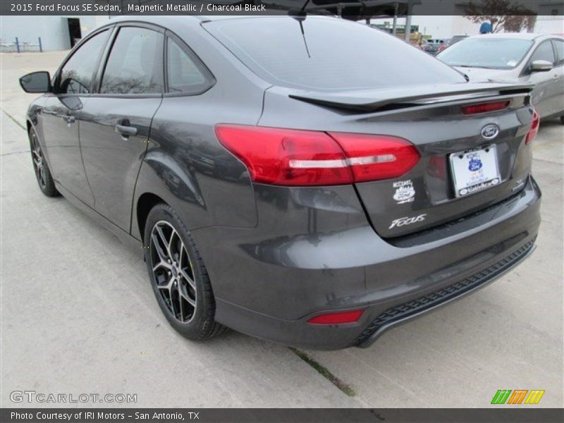 Magnetic Metallic / Charcoal Black 2015 Ford Focus SE Sedan