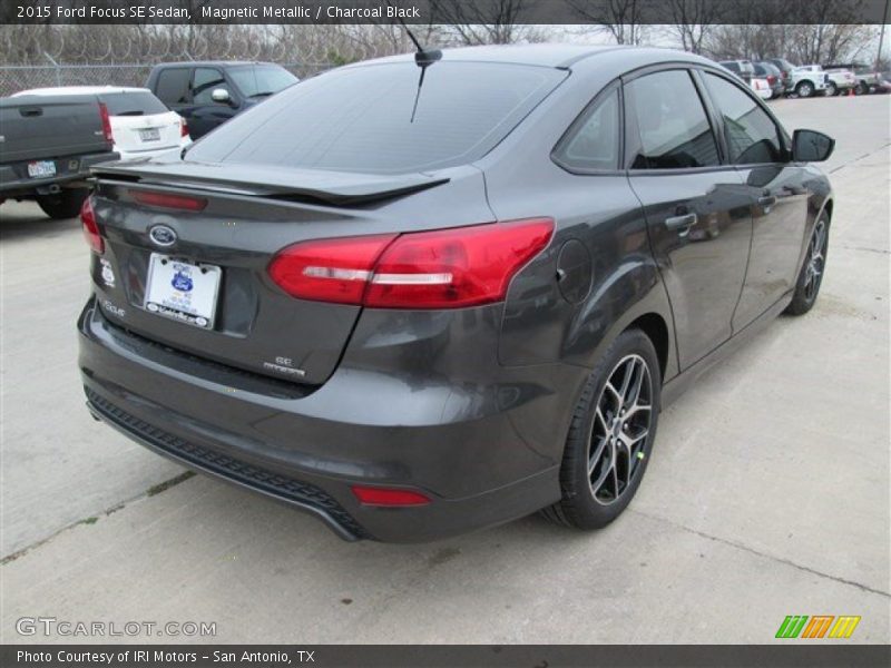 Magnetic Metallic / Charcoal Black 2015 Ford Focus SE Sedan