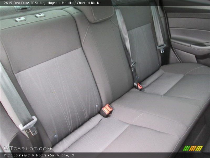 Magnetic Metallic / Charcoal Black 2015 Ford Focus SE Sedan