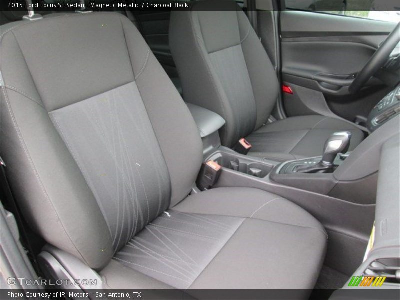 Magnetic Metallic / Charcoal Black 2015 Ford Focus SE Sedan