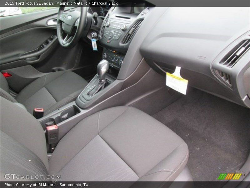 Magnetic Metallic / Charcoal Black 2015 Ford Focus SE Sedan