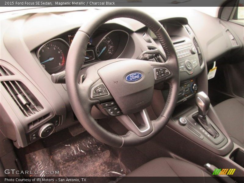 Magnetic Metallic / Charcoal Black 2015 Ford Focus SE Sedan