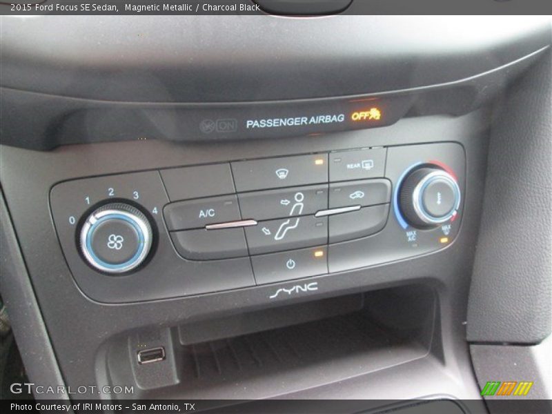 Magnetic Metallic / Charcoal Black 2015 Ford Focus SE Sedan