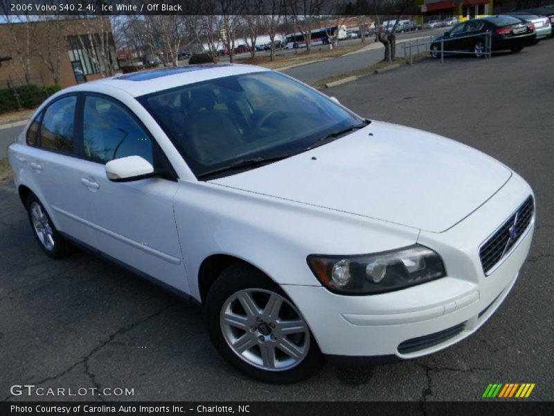 Ice White / Off Black 2006 Volvo S40 2.4i