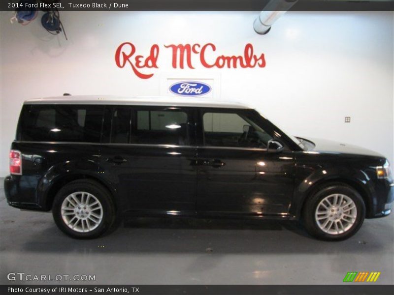 Tuxedo Black / Dune 2014 Ford Flex SEL