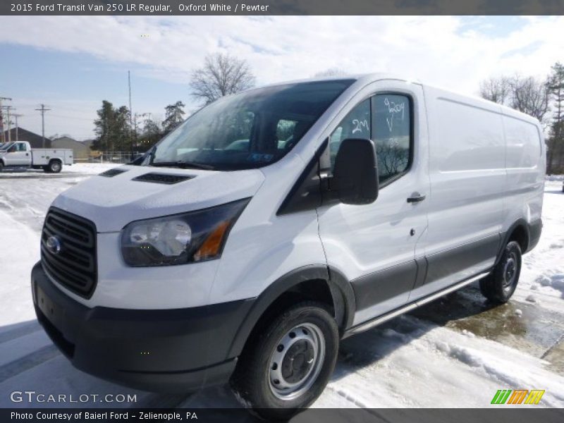 Front 3/4 View of 2015 Transit Van 250 LR Regular