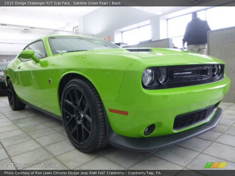 Front 3/4 View of 2015 Challenger R/T Scat Pack