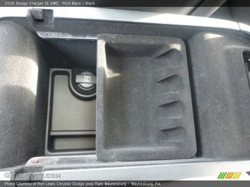 Pitch Black / Black 2015 Dodge Charger SE AWD