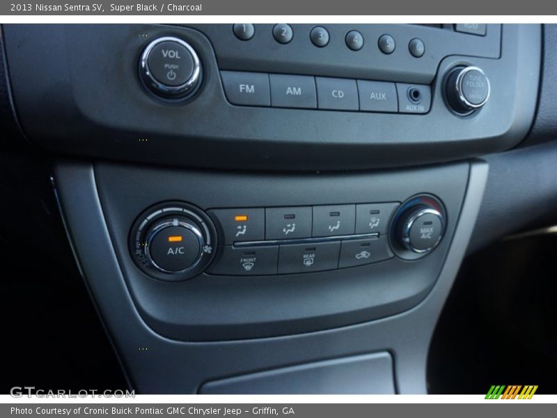 Super Black / Charcoal 2013 Nissan Sentra SV