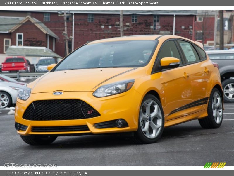 Front 3/4 View of 2014 Focus ST Hatchback
