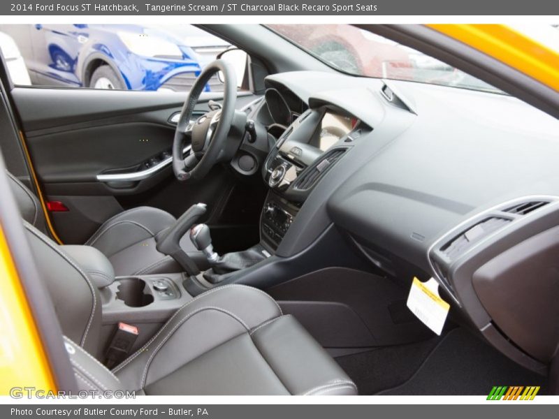 Dashboard of 2014 Focus ST Hatchback