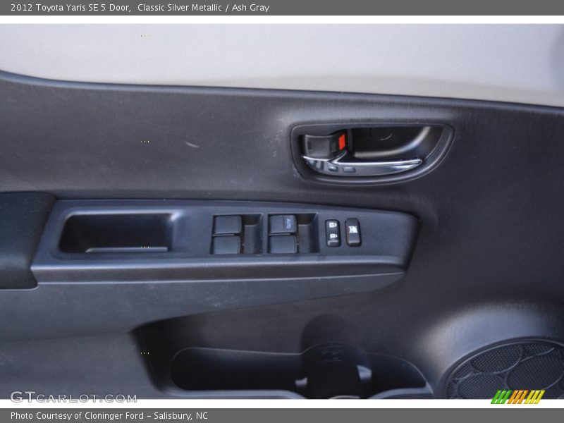 Classic Silver Metallic / Ash Gray 2012 Toyota Yaris SE 5 Door