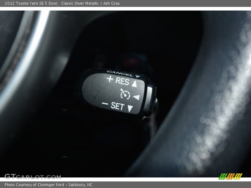 Classic Silver Metallic / Ash Gray 2012 Toyota Yaris SE 5 Door